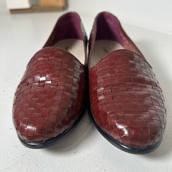 Trotters Women’s 8.5W Burgundy Woven Leather Loafers Comfort Slip-On Flats - Picture 4 of 8